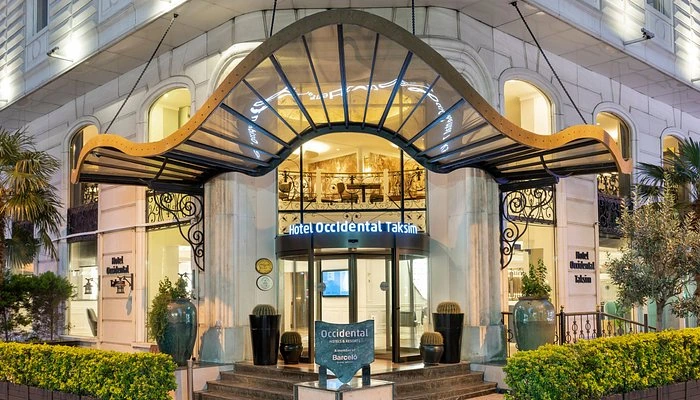 Fachada e entrada do Hotel Occidental Taksim em Istambul